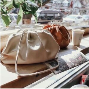 Vivorosa Valentina Clutch in Cream